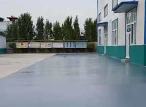 云浮彩色路面喷涂翻新的材料对冬季